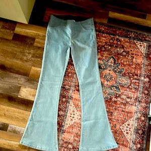 Umgee flare stretch jeans. Elastic waist. Size Medium.